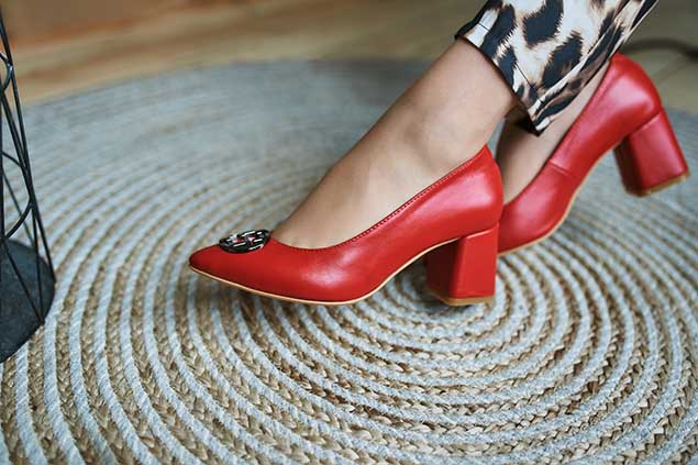 Туфли красные на каблуке 6 см с фурнитурой